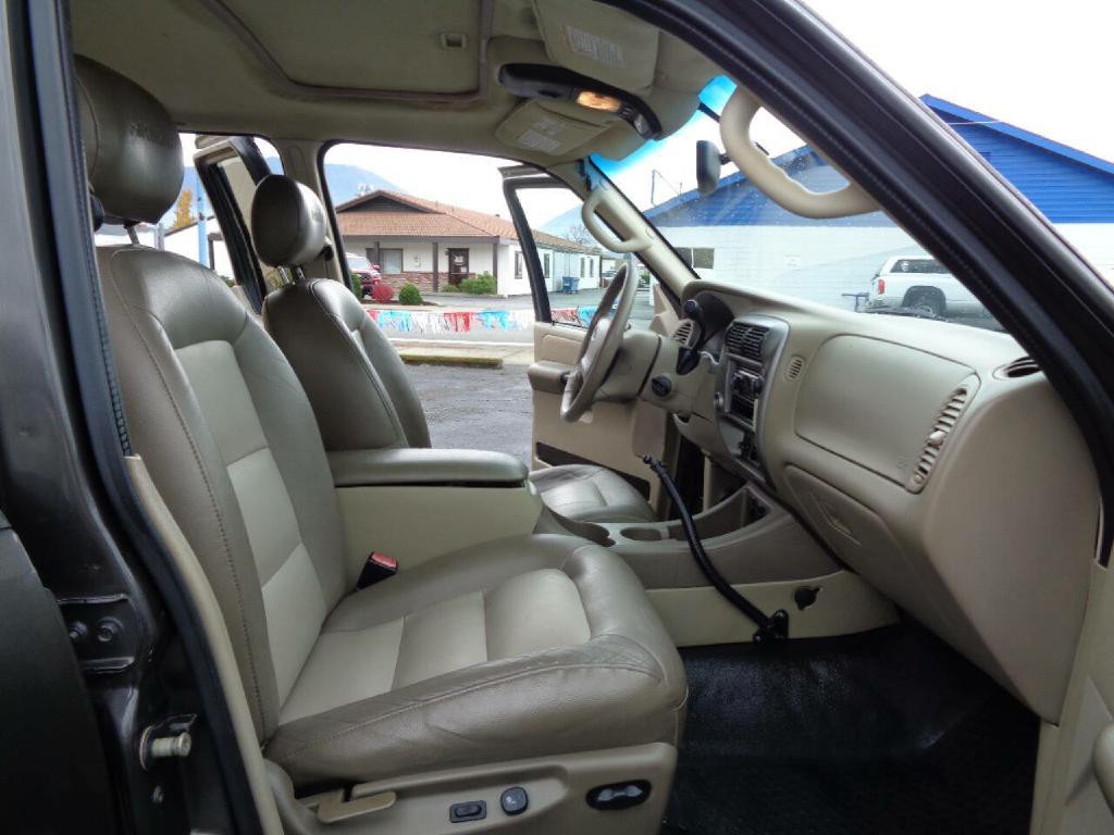 2005 Ford Explorer Image 14