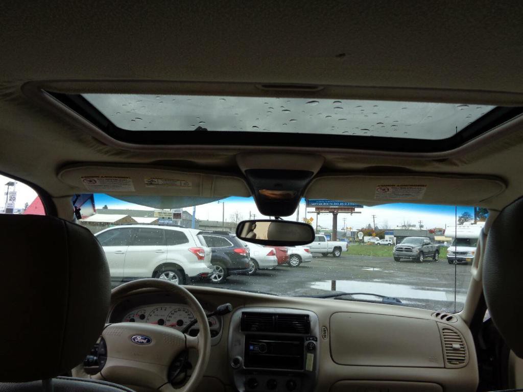 2005 Ford Explorer Image 16