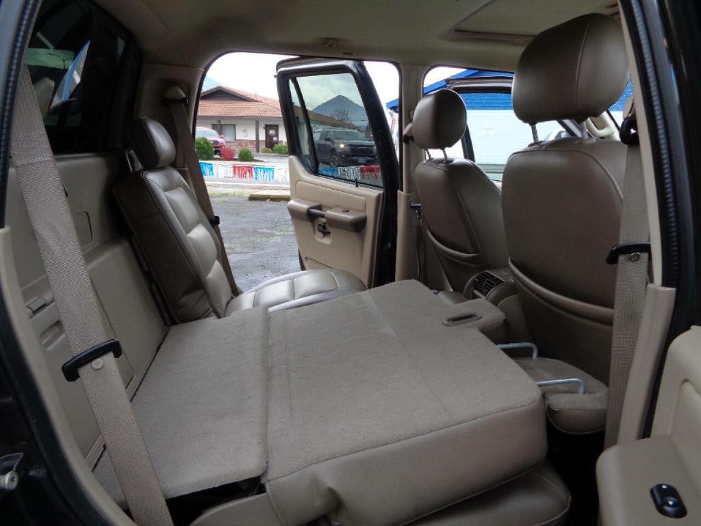 2005 Ford Explorer Image 18