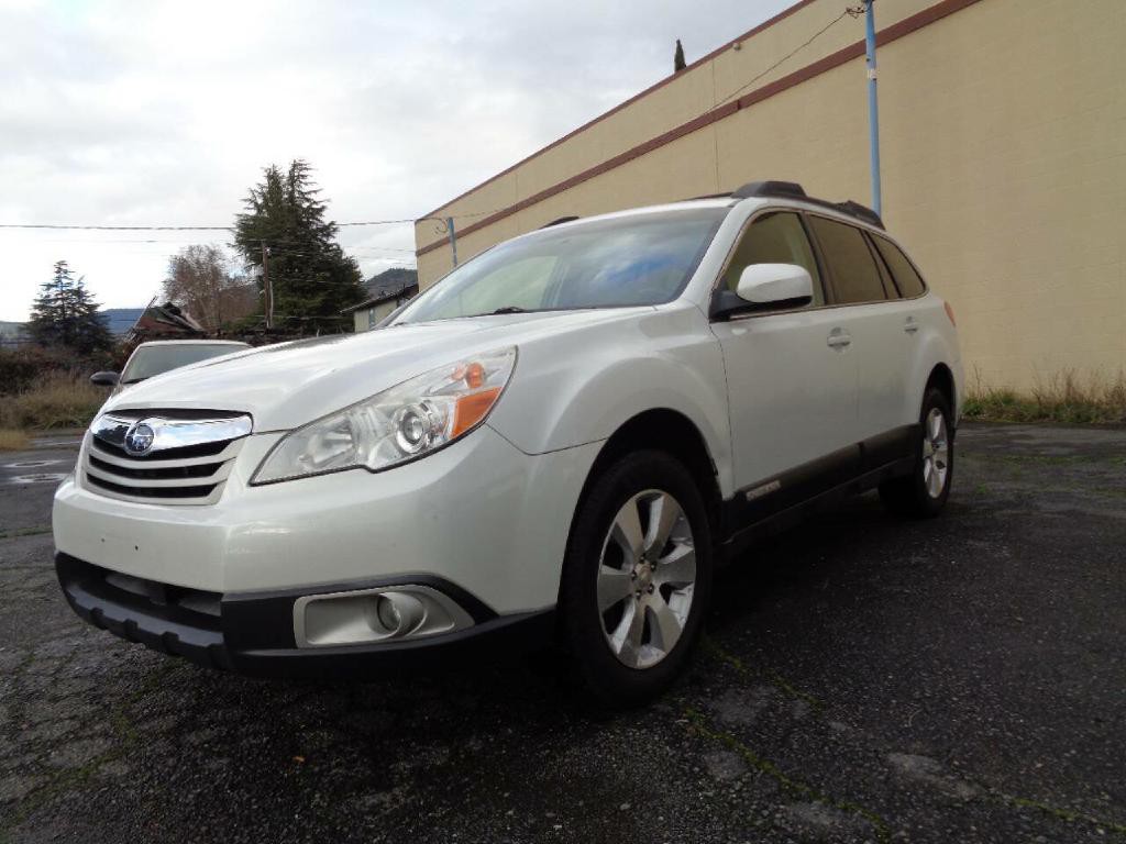 2010 Subaru Outback Image 2