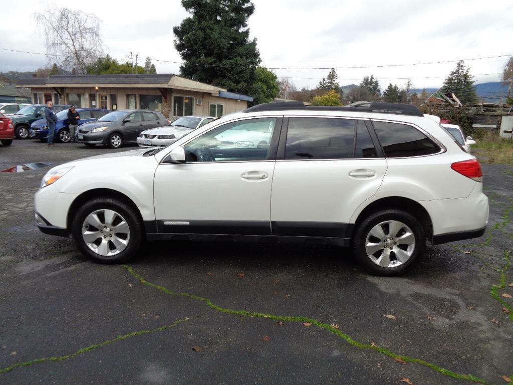 2010 Subaru Outback Image 3