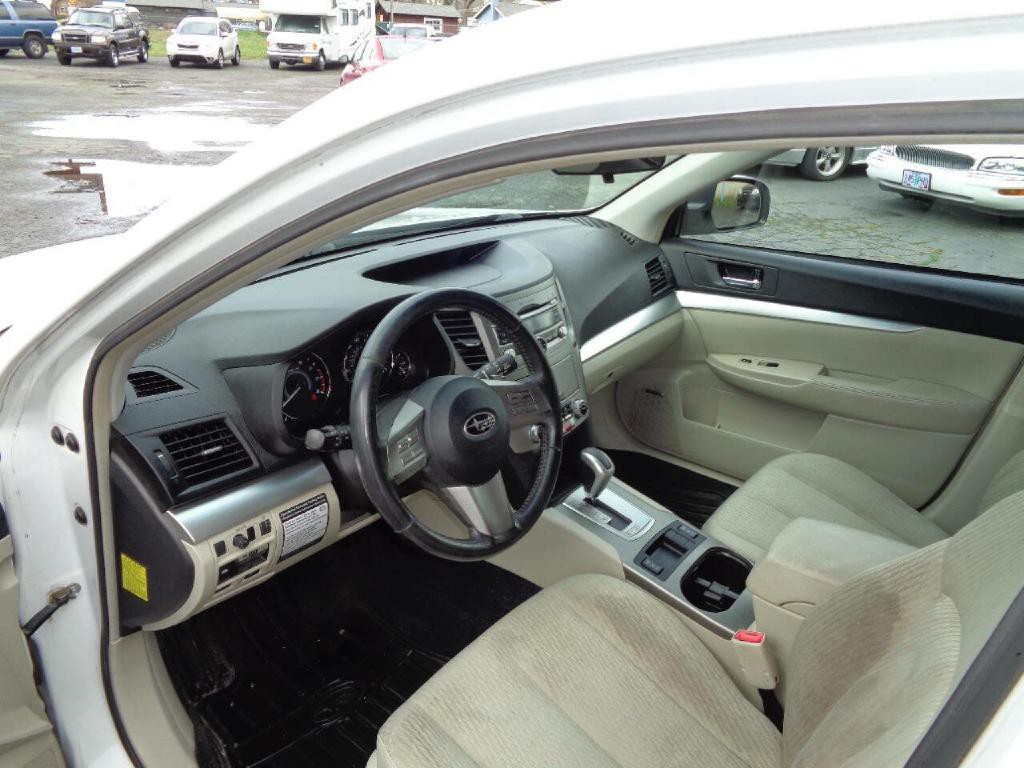 2010 Subaru Outback Image 5