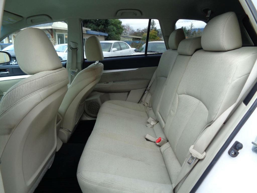 2010 Subaru Outback Image 8