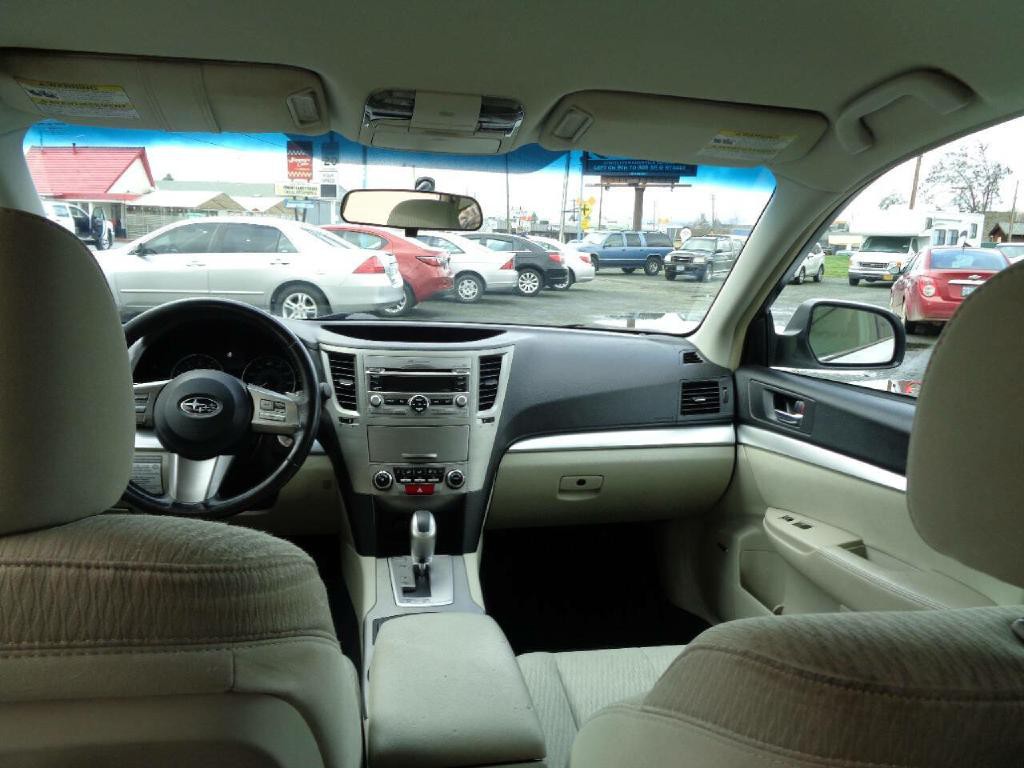 2010 Subaru Outback Image 9