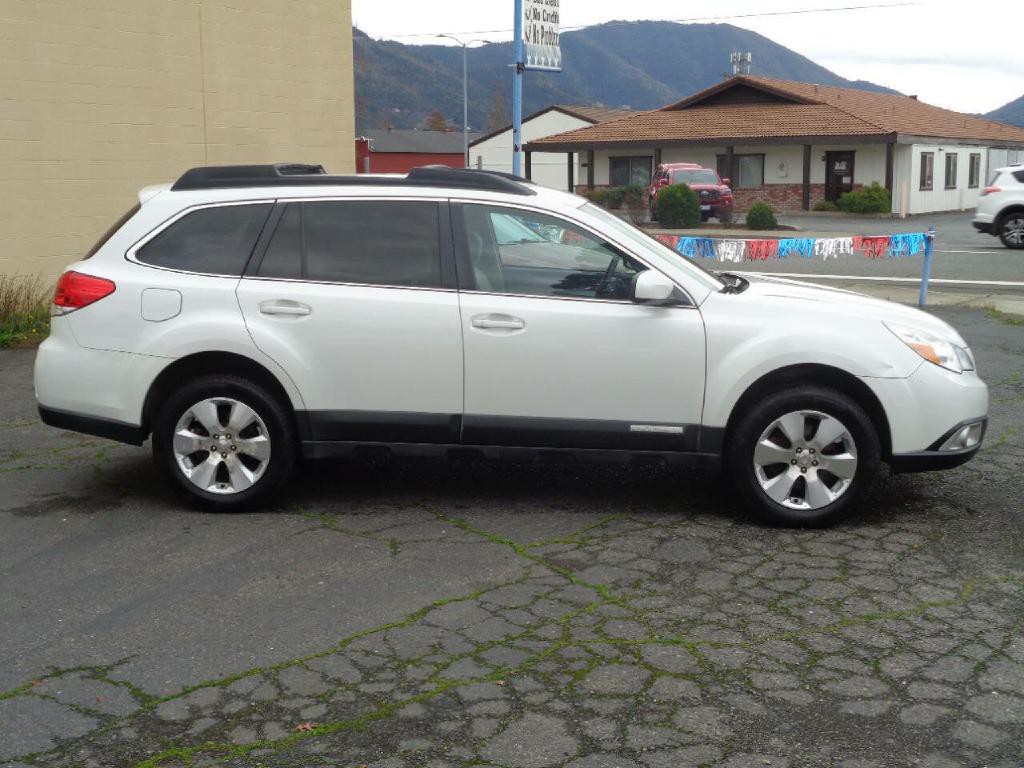 2010 Subaru Outback Image 14