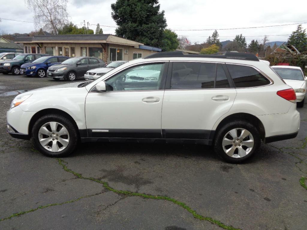 2010 Subaru Outback Image 15