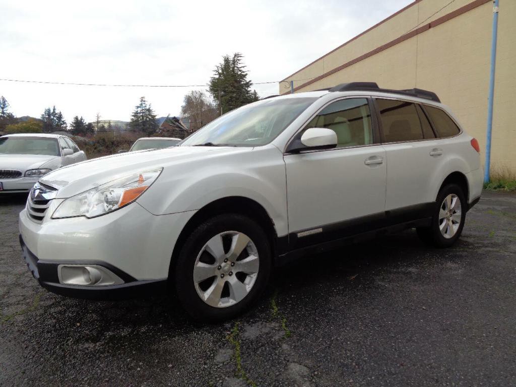2010 Subaru Outback Image 16