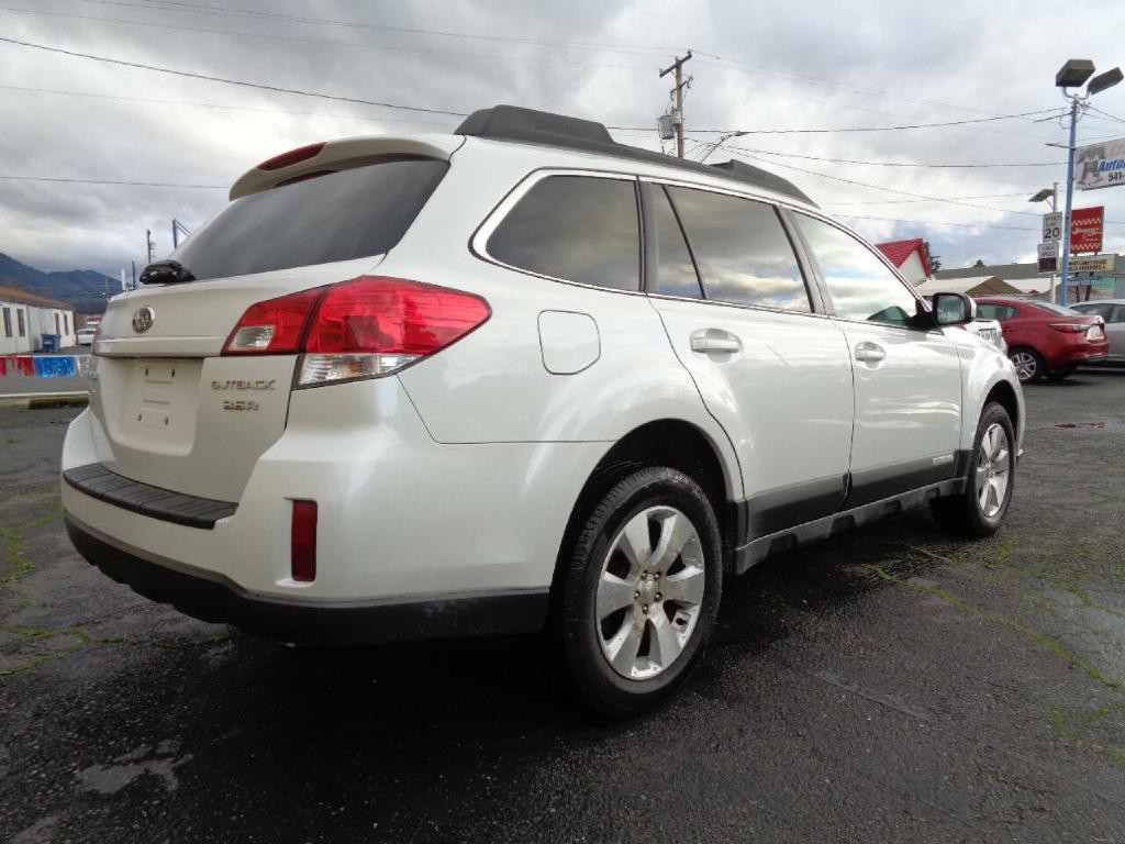 2010 Subaru Outback Image 19