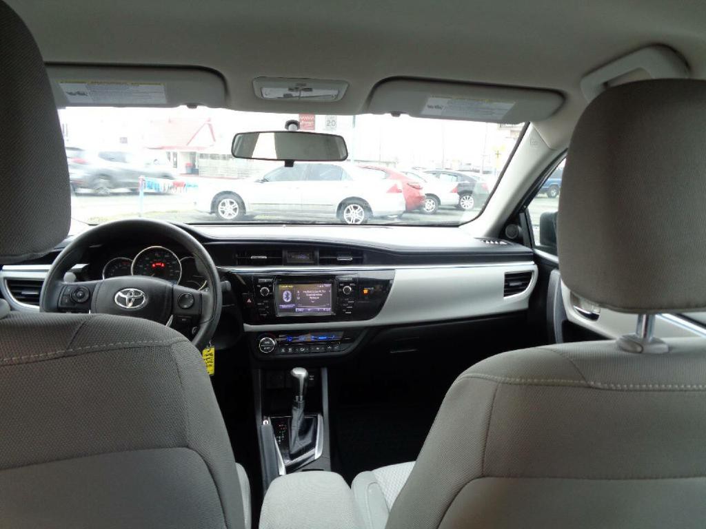 2015 Toyota Corolla Image 16