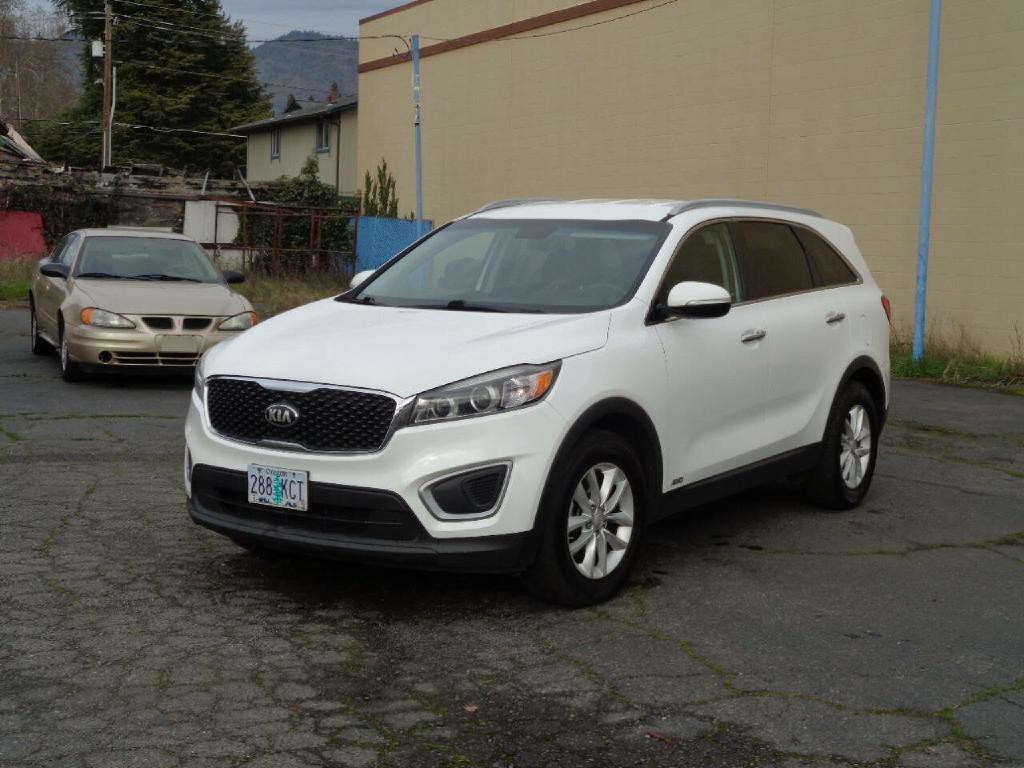 2017 Kia Sorento Image 2