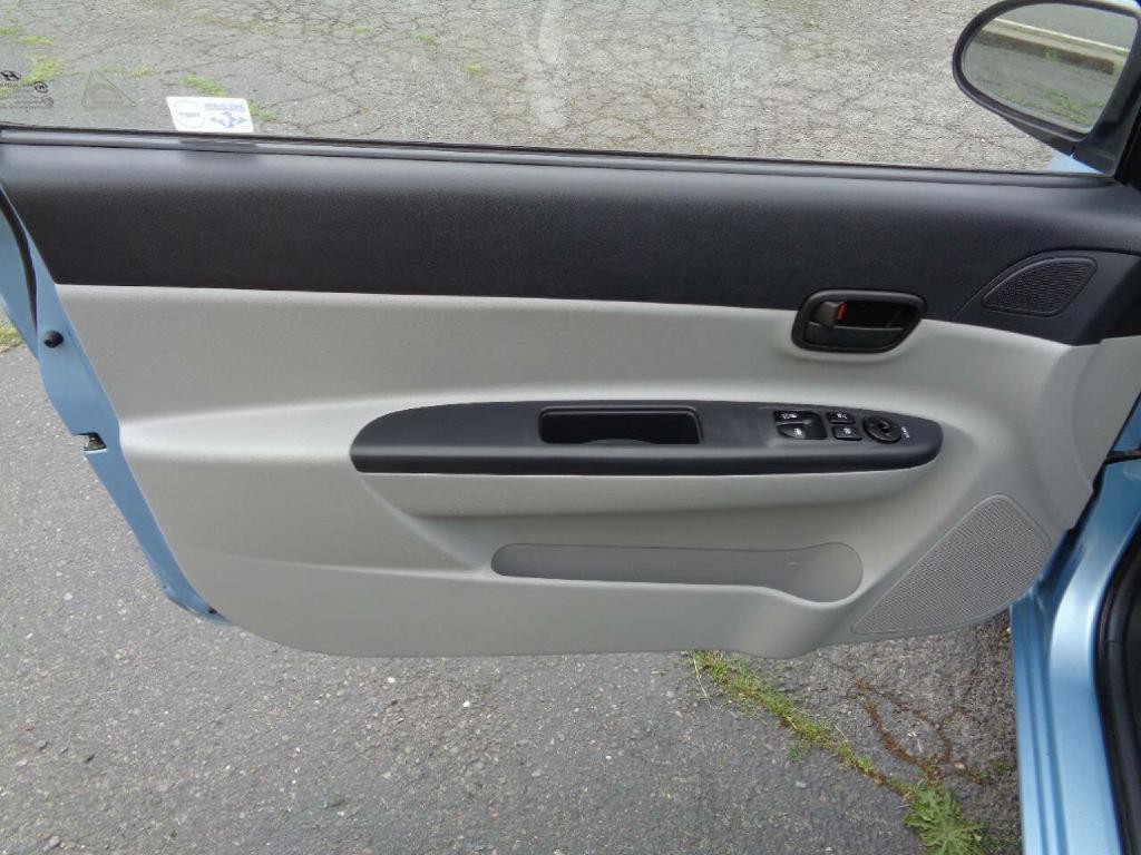 2008 Hyundai Accent Image 13