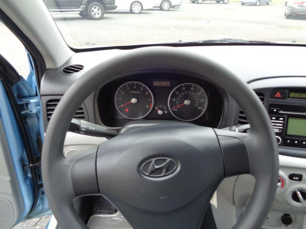 2008 Hyundai Accent Image 17