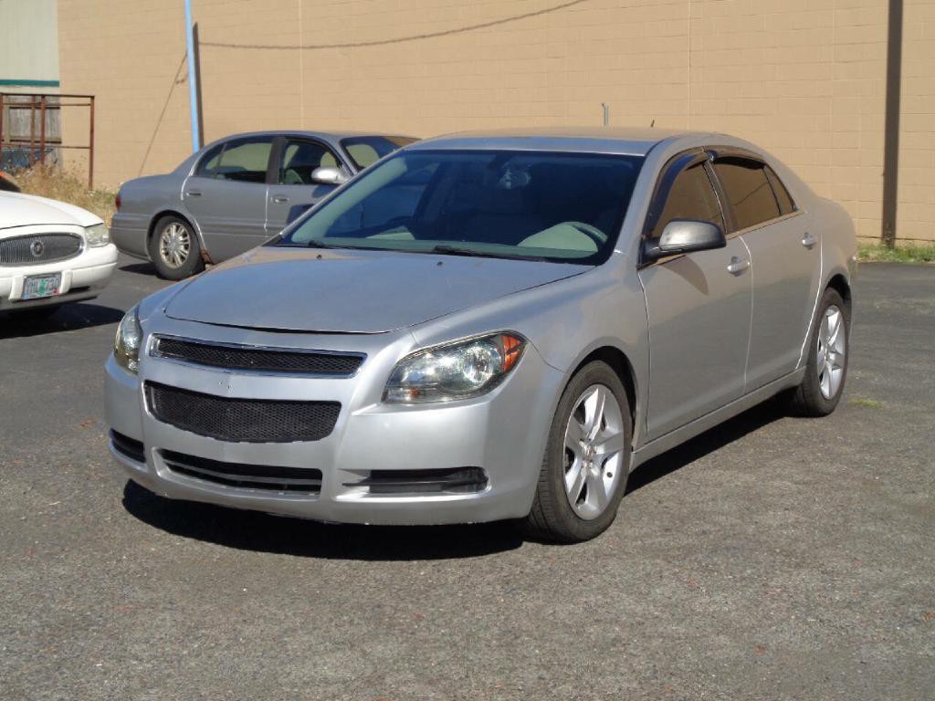 2011 Chevrolet Malibu Image 2
