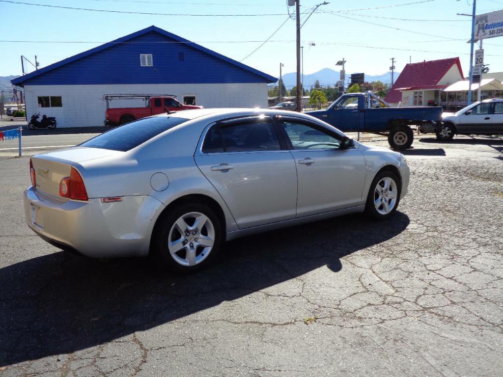2011 Chevrolet Malibu Image 6