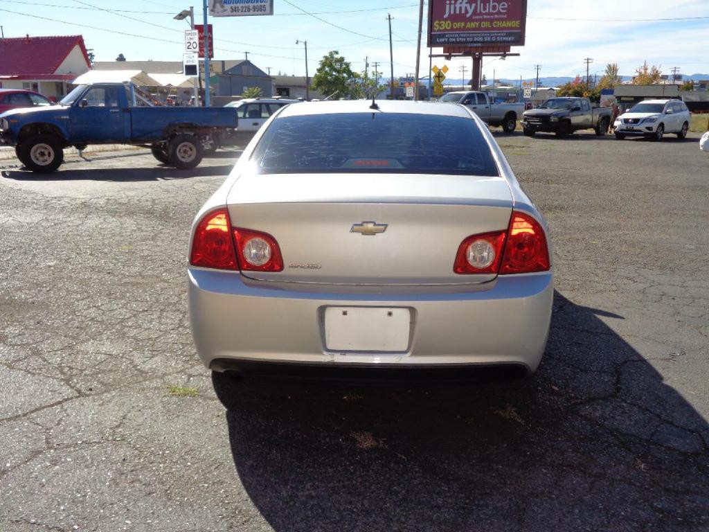2011 Chevrolet Malibu Image 8