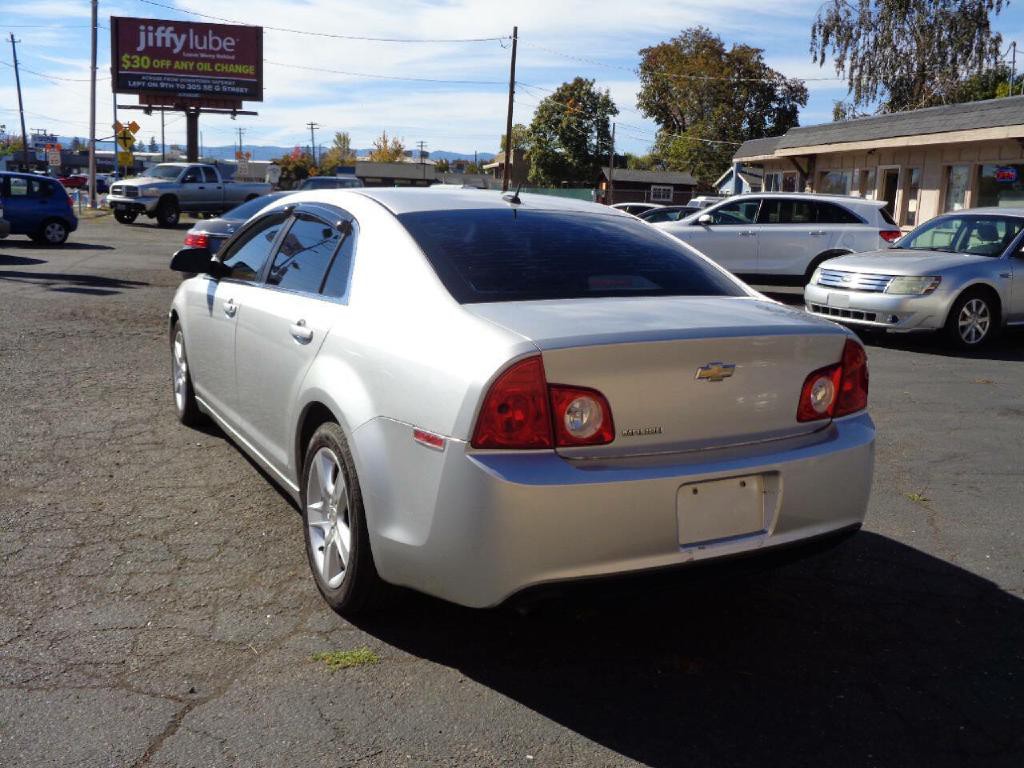 2011 Chevrolet Malibu Image 9