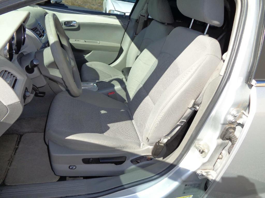 2011 Chevrolet Malibu Image 12