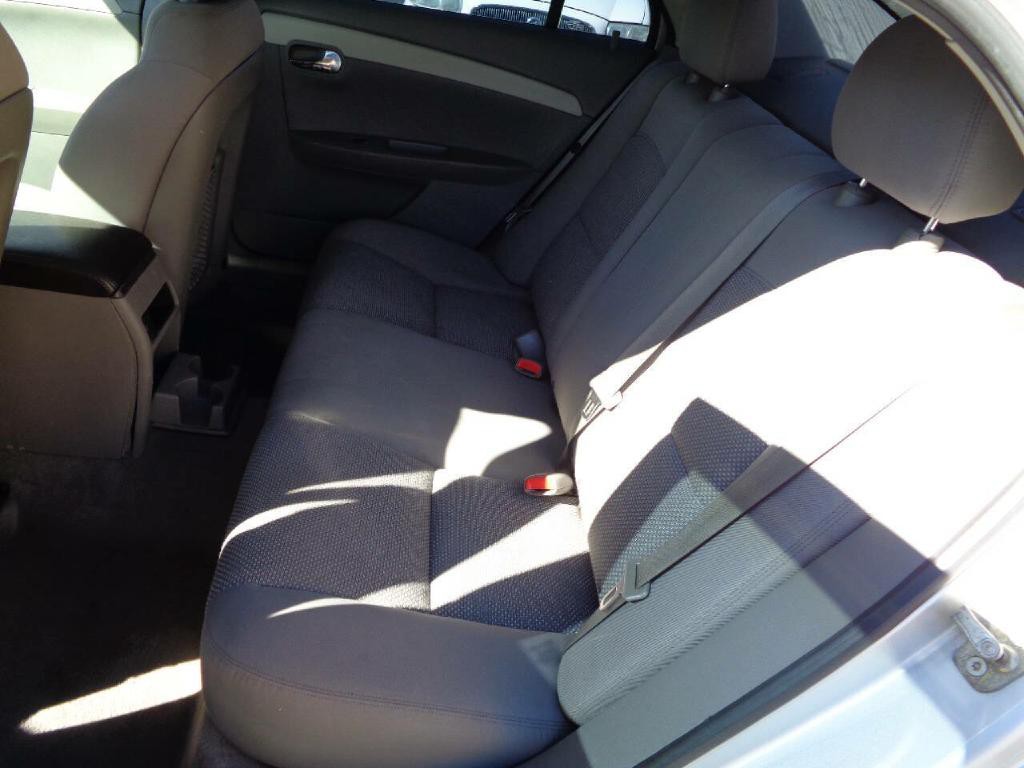 2011 Chevrolet Malibu Image 13