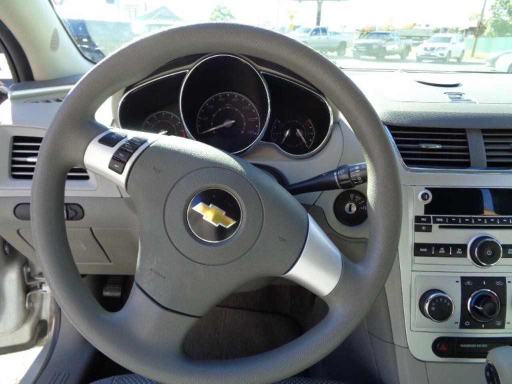 2011 Chevrolet Malibu Image 16