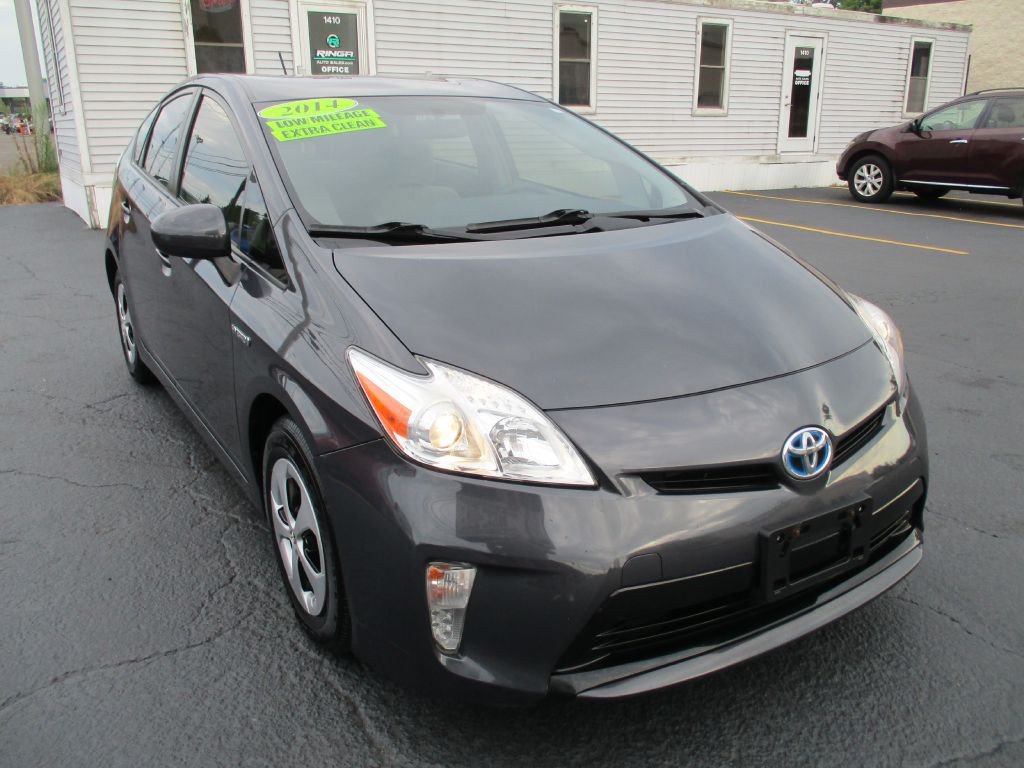 2014 Toyota Prius Image 2