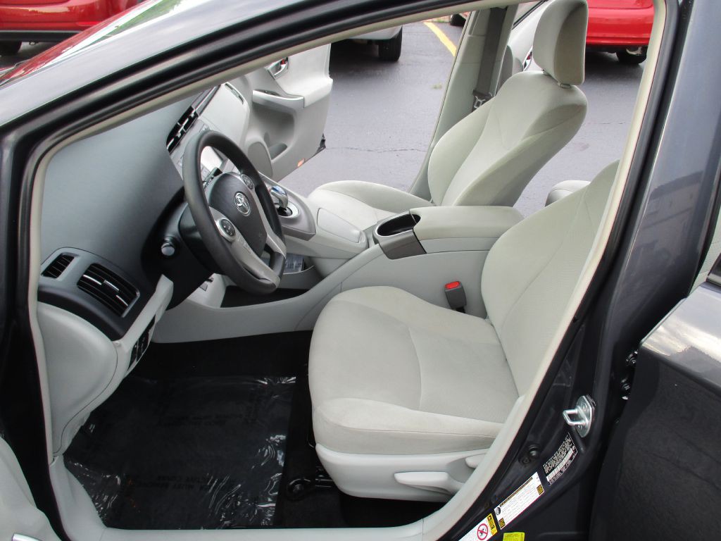 2014 Toyota Prius Image 11