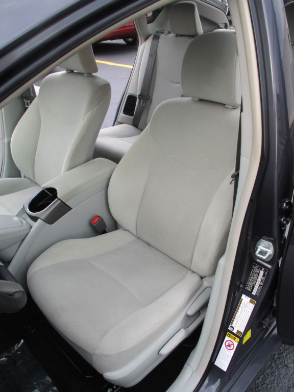 2014 Toyota Prius Image 12