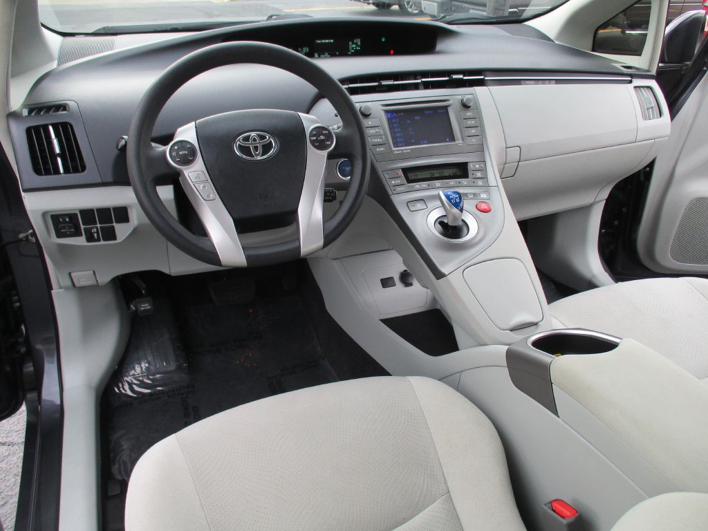 2014 Toyota Prius Image 13