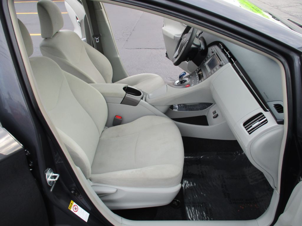 2014 Toyota Prius Image 15