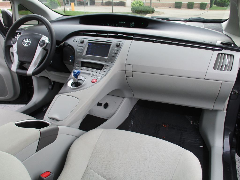 2014 Toyota Prius Image 17