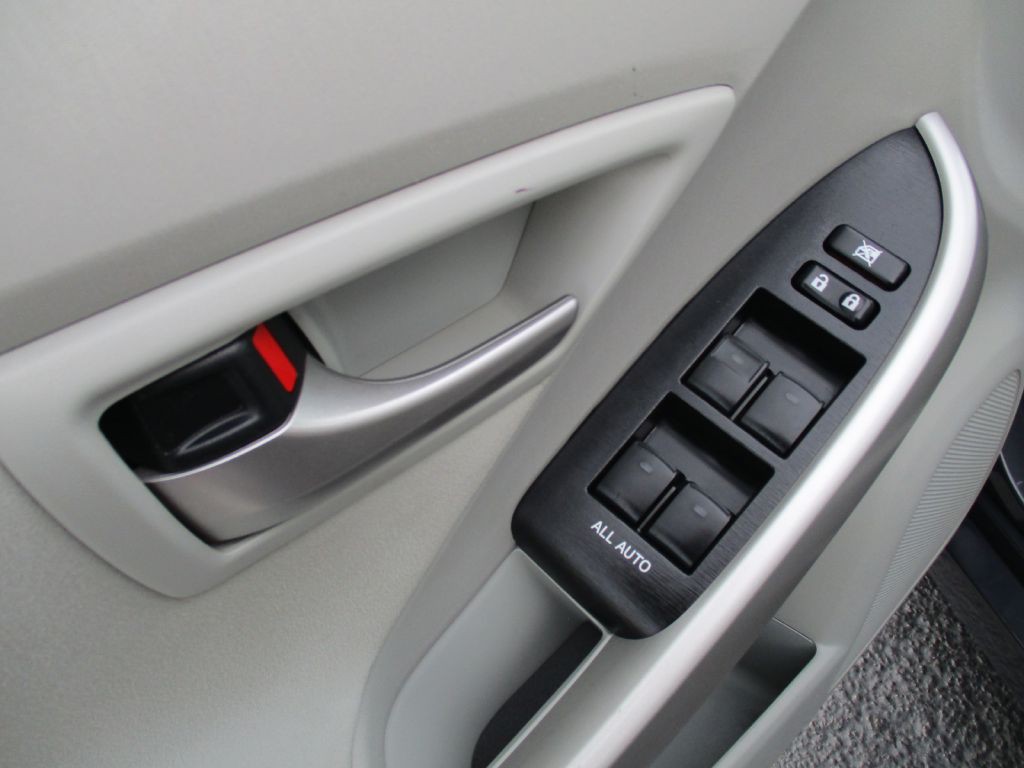2014 Toyota Prius Image 28