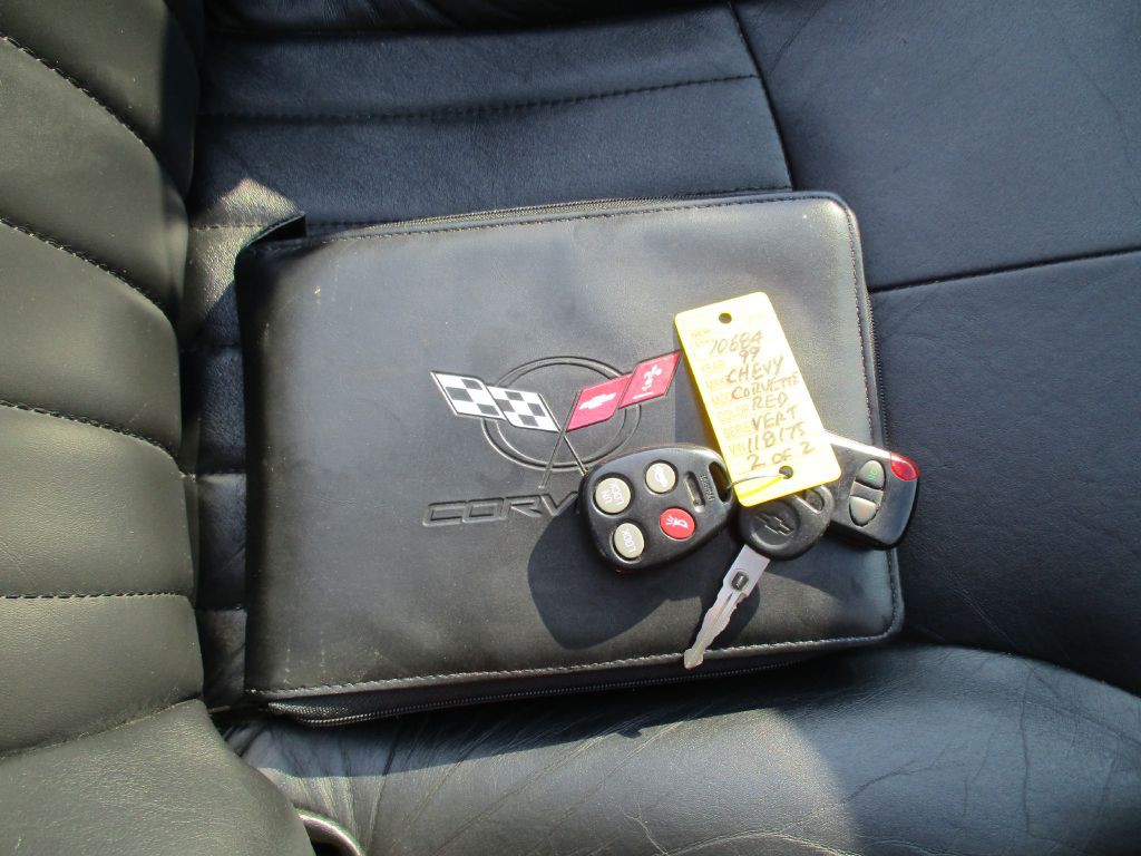 1999 Chevrolet Corvette Image 32
