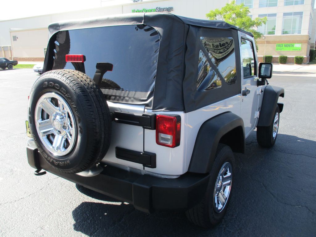 2011 Jeep Wrangler Image 4
