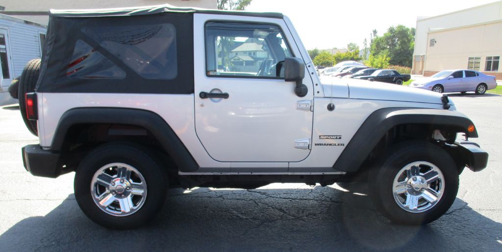 2011 Jeep Wrangler Image 8
