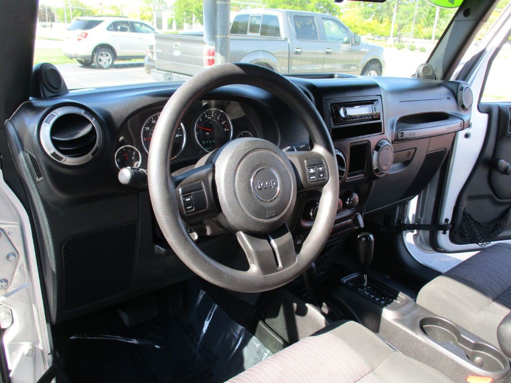 2011 Jeep Wrangler Image 13