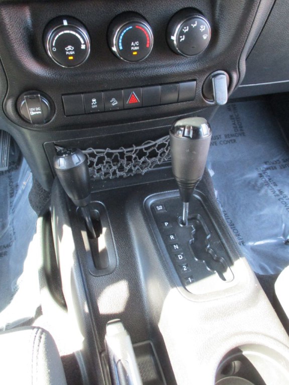 2011 Jeep Wrangler Image 19