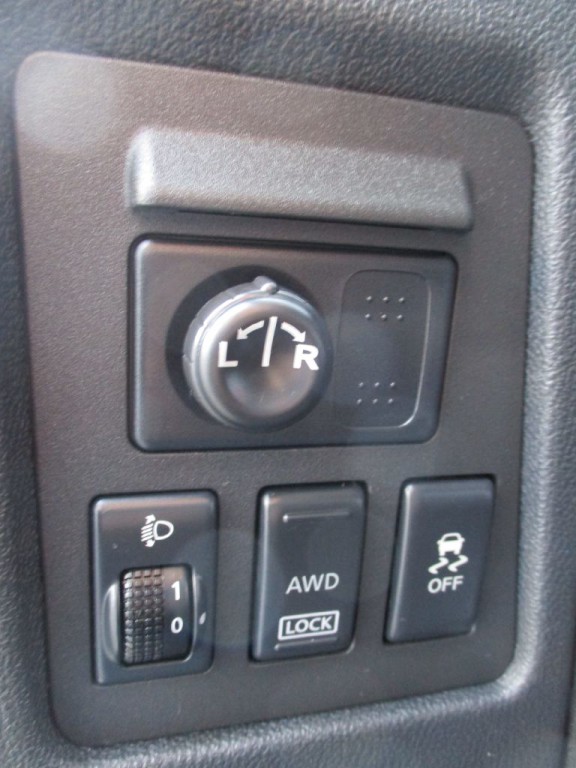 2011 Nissan Rogue Image 29