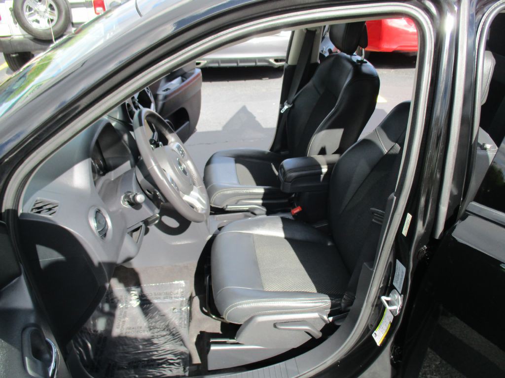 2017 Jeep Compass Image 11