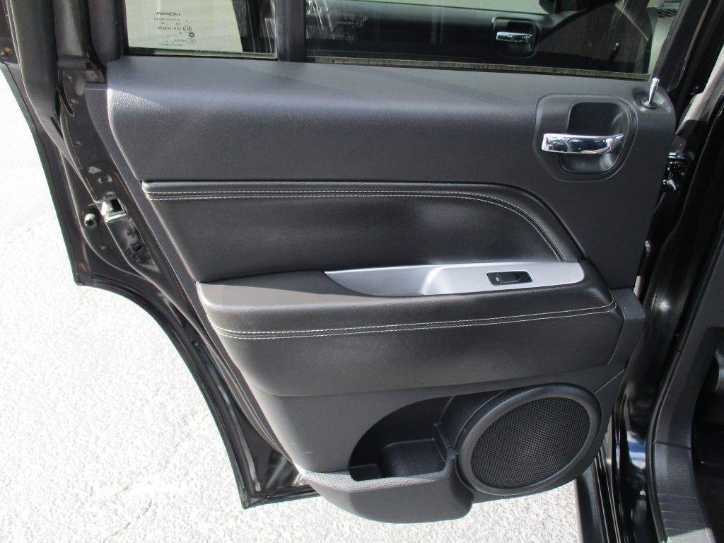 2017 Jeep Compass Image 22