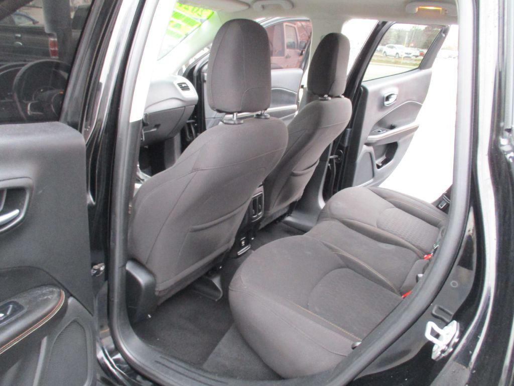 2021 Jeep Compass Image 21