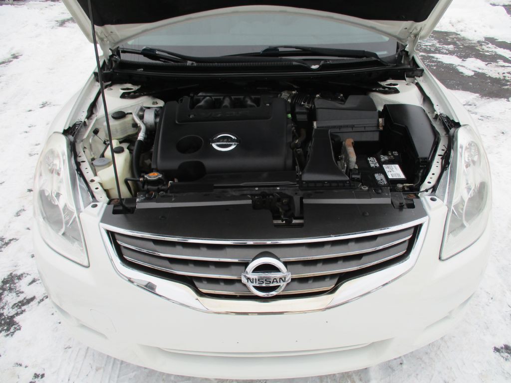 2012 Nissan Altima Image 9