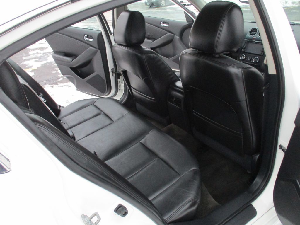 2012 Nissan Altima Image 19