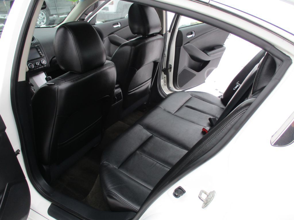 2012 Nissan Altima Image 21