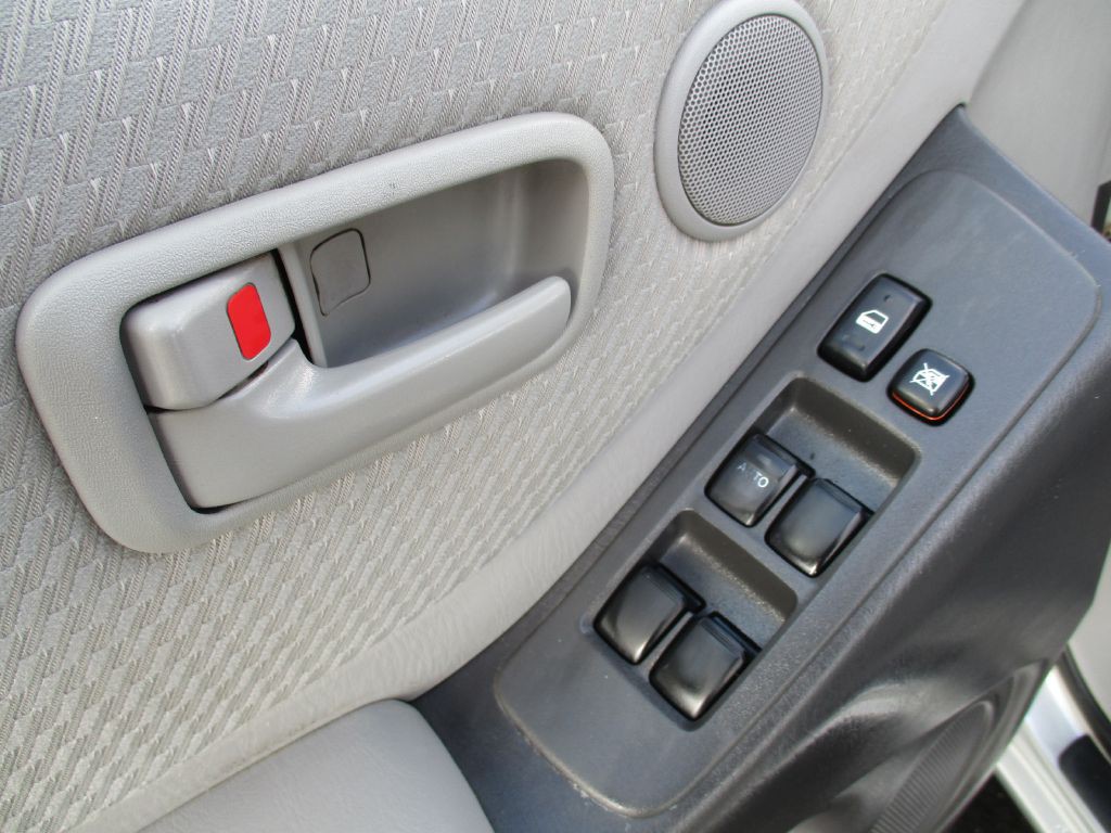 2004 Toyota Highlander Image 25