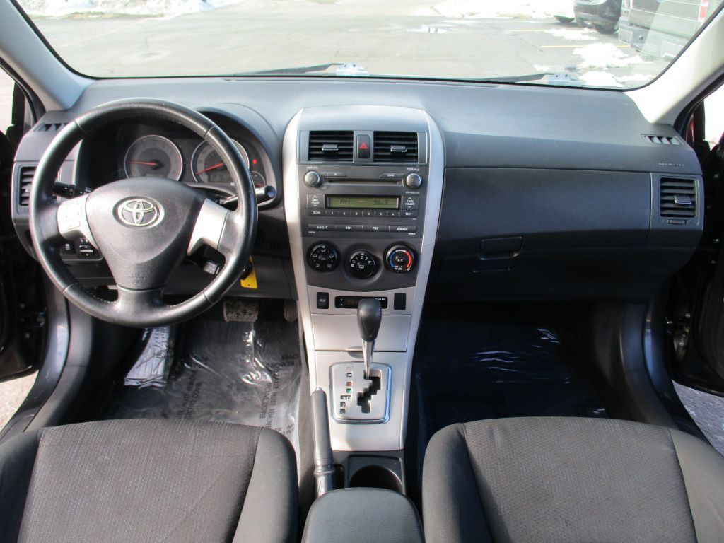2010 Toyota Corolla Image 25