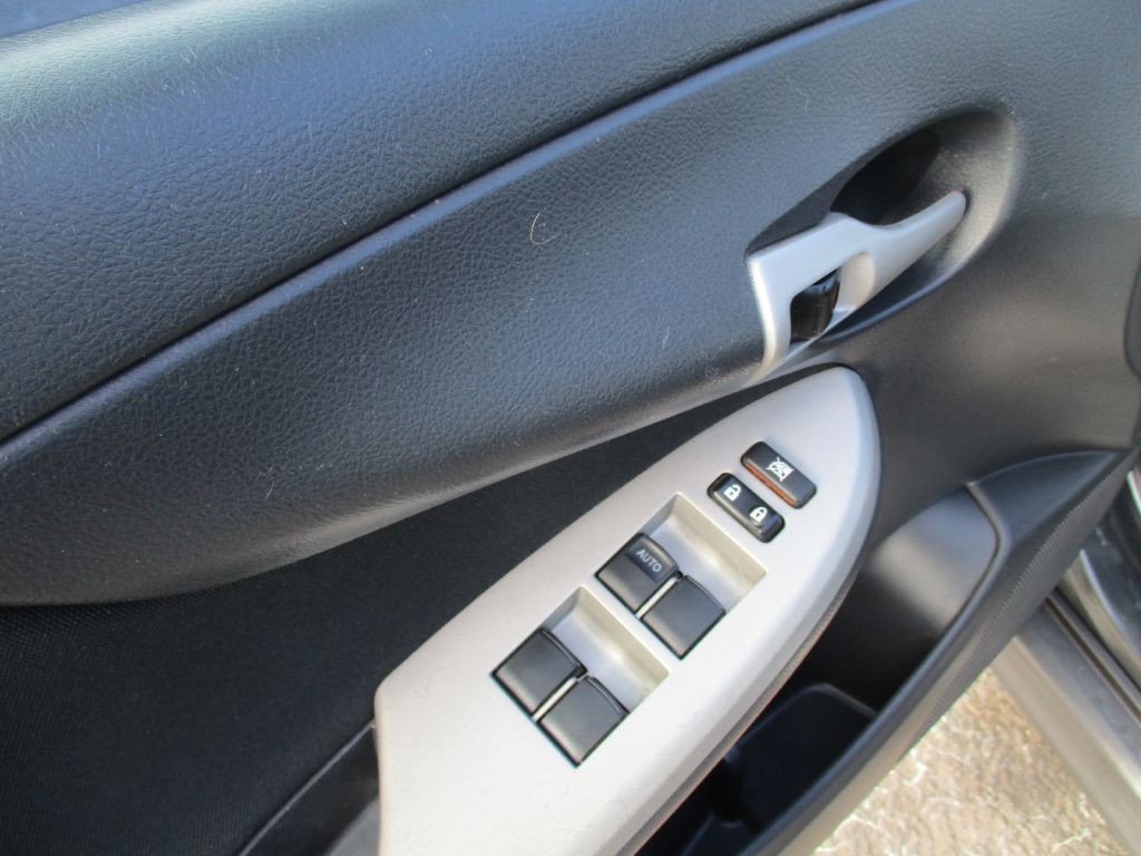 2010 Toyota Corolla Image 28