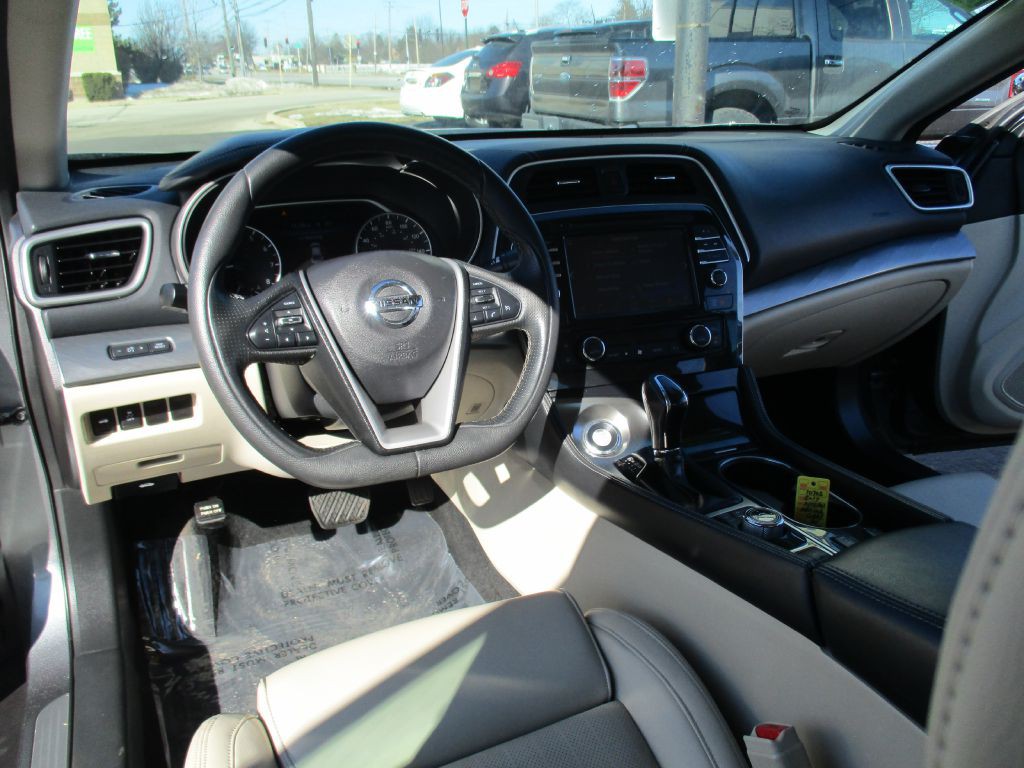 2017 Nissan Maxima Image 13