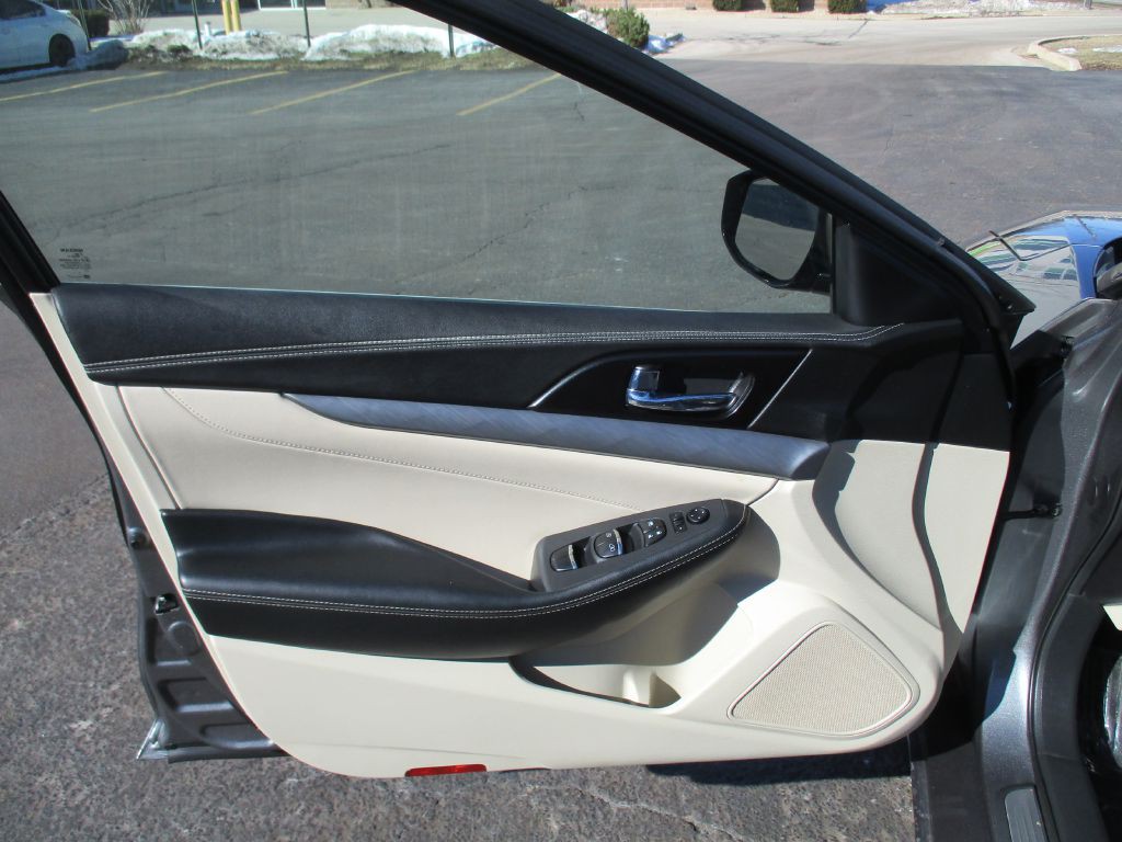 2017 Nissan Maxima Image 14