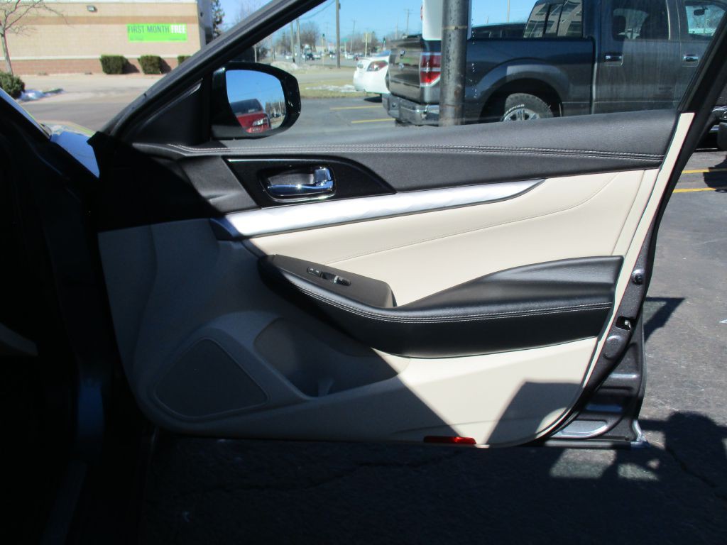 2017 Nissan Maxima Image 18