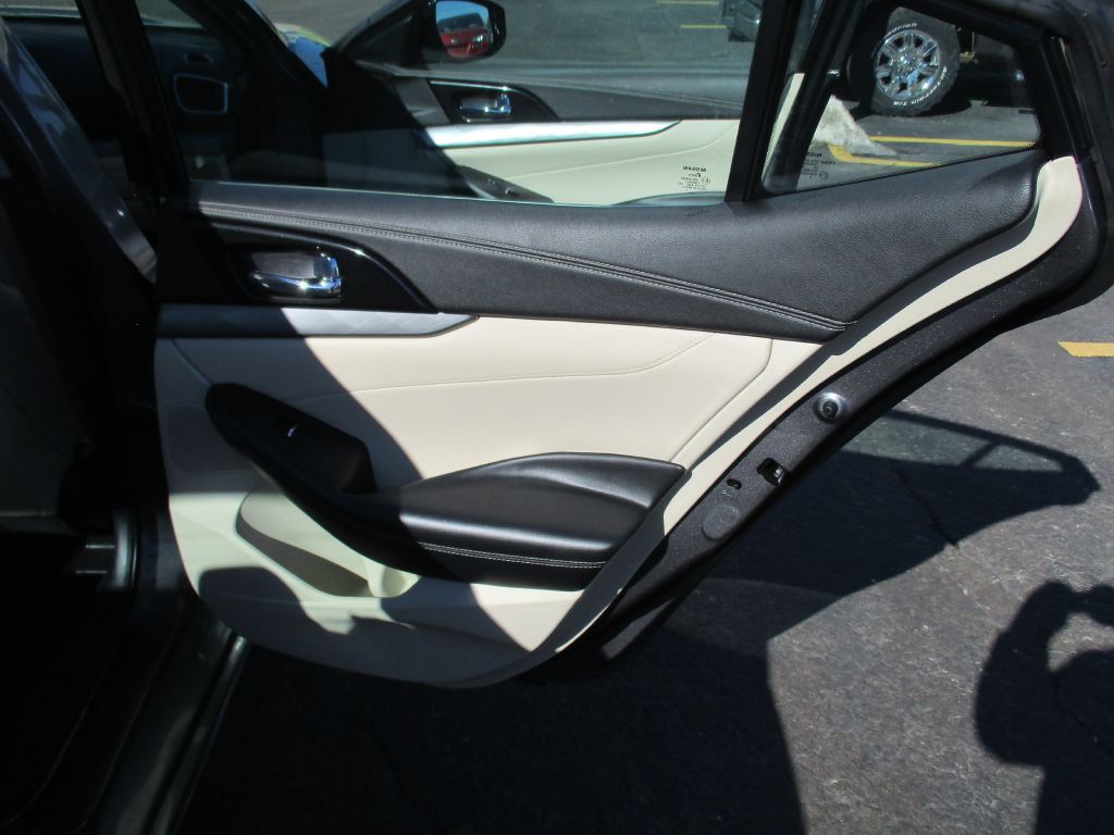 2017 Nissan Maxima Image 20