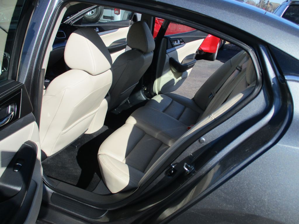 2017 Nissan Maxima Image 21